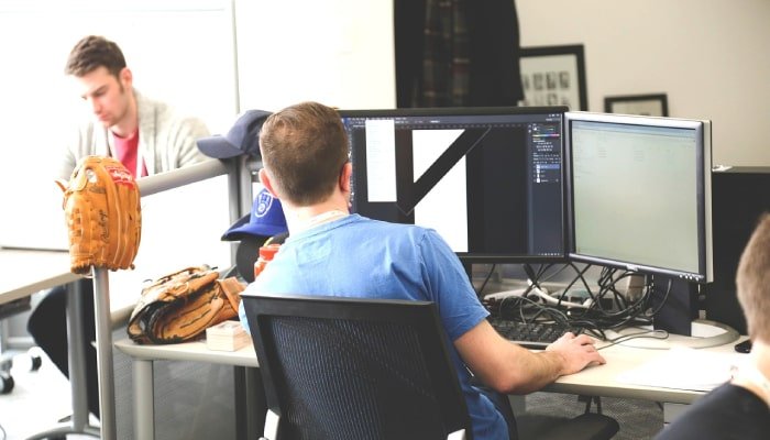 CEO Silicon Valley Bridge Bank Meminta Pelanggan untuk menyetor ulang dana Mereka Silicon Valley