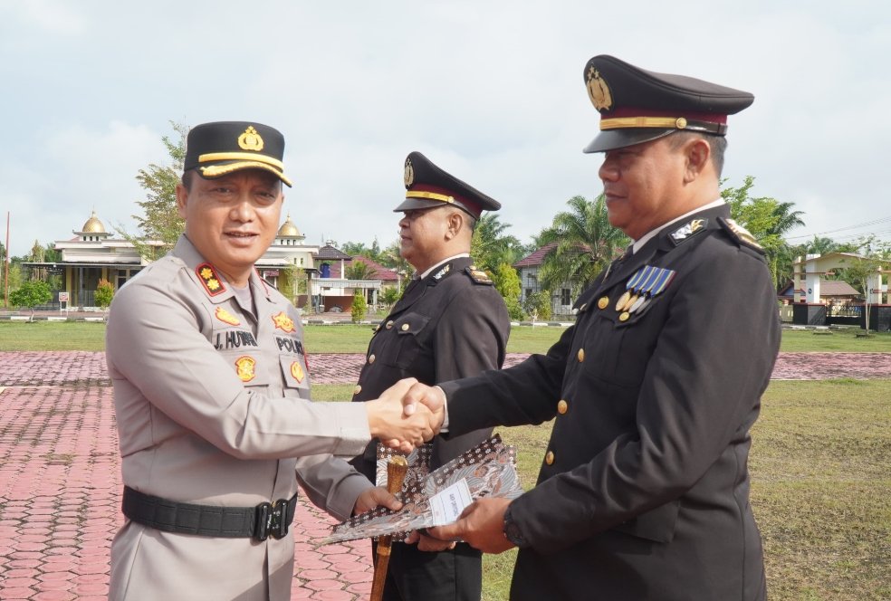 Polres Barsel Gelar Upacara Purna Tugas AKP Sarip Hidayat dan AKP Driyono Screenshot 2025 06 11 18 50 34 02 6012fa4d4ddec268fc5c7112cbb265e7