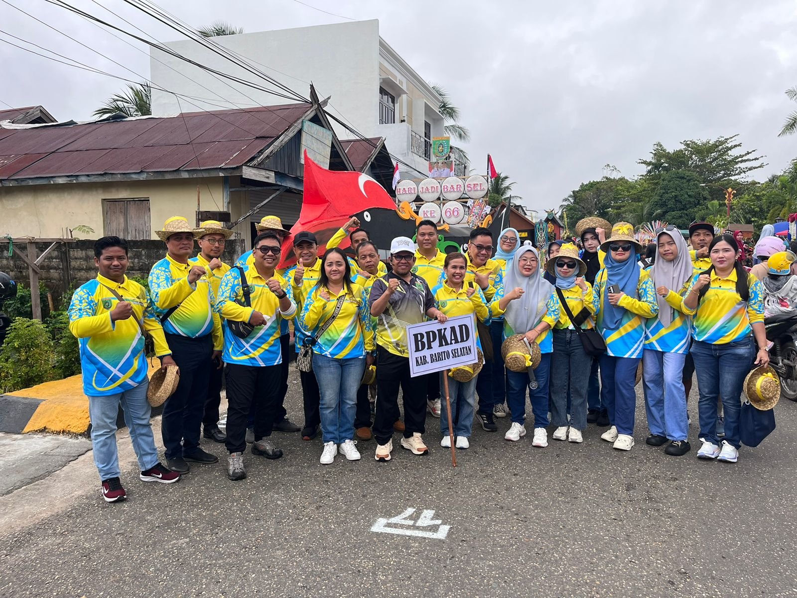 Mantap! BPKAD Barsel Ikuti Karnaval Budaya IMG 20250918 WA0016