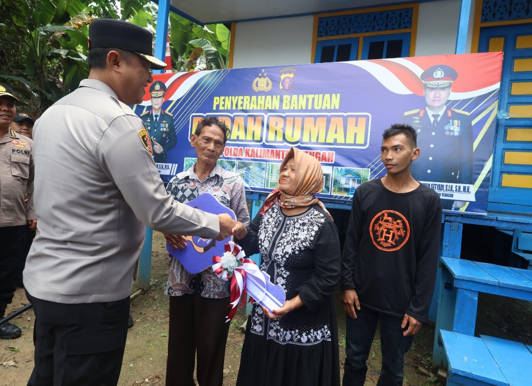 Kapolda Kalteng Sambangi Buntok Seberang Guna Serahkan Bantuan Bedah Rumah Screenshot 2025 09 12 13 49 16 37 99c04817c0de5652397fc8b56c3b3817