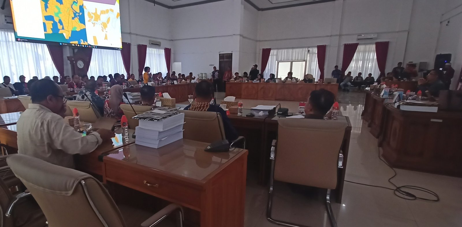 Pj Sekda Barsel Ita Minarni Tegaskan Perusahaan Wajib Lengkapi Izin Sebelum Bangun Jalan IMG 20251002 154740 scaled