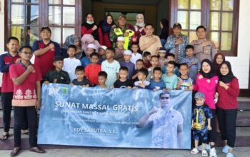 Puluhan Anak di Rantau Kujang Ikuti Sunatan Massal Gratis IMG 20251018 135437