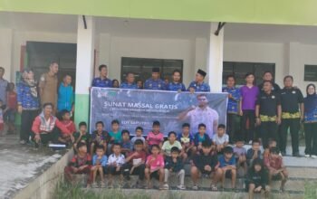 Aula Puskesmas Mangkatip Ramai, 60 Anak Ikut Khitan Gratis dari Dana Aspirasi DPRD