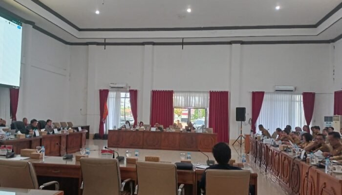 Pansus DPRD Barsel Bedah LKPJ Bupati 2025, Soroti Data OPD Belum Lengkap