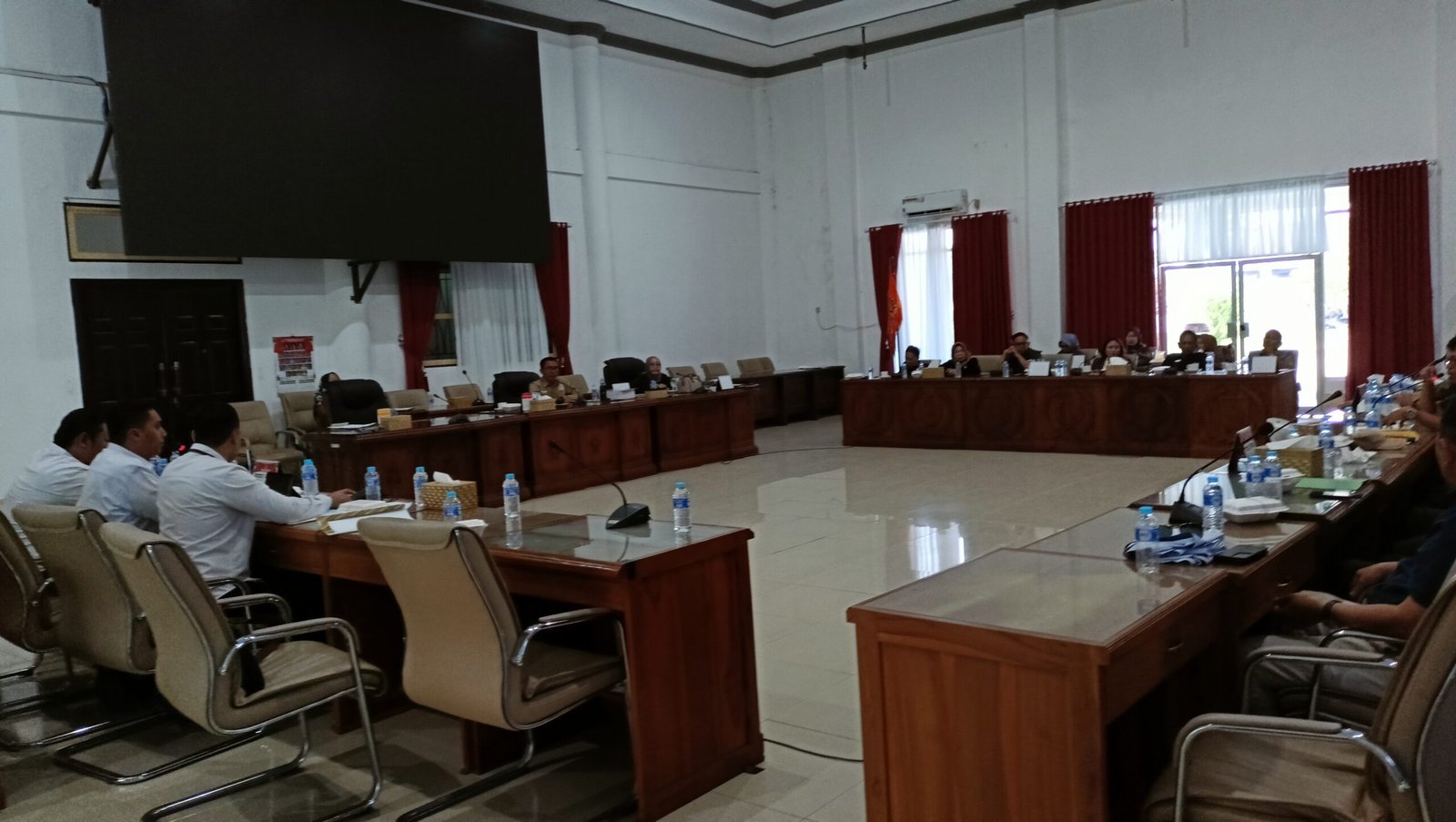 Aliansi Masyarakat Peduli Barsel Sampaikan Aspirasi ke DPRD, PLN Janji Akhiri Pemadaman Bergilir Mulai 5 Agustus IMG20260803124135 scaled