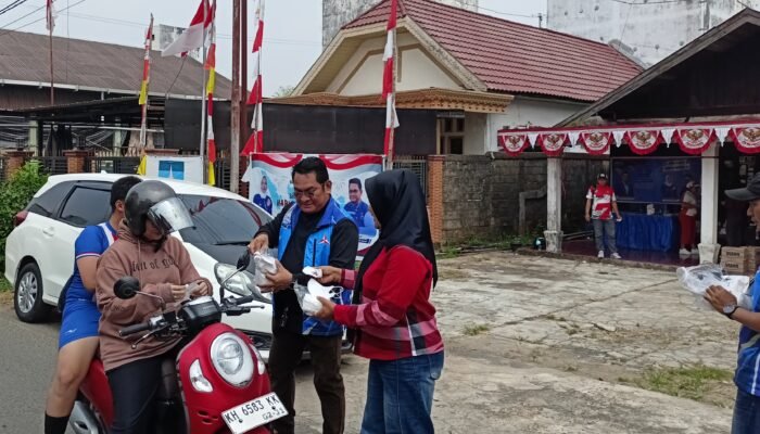 DPC Demokrat Barsel Semarakkan HUT Demokrat dan HUT RI Dengan Lomba Serta Bagi Masker
