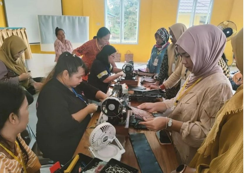 CAPTEN DUNHIL, Strategi Kecamatan Dusun Hilir Naikkan Nilai Jual Kerajinan Rotan Lokal Screenshot 2026 08 08 22 30 58 17 c37d74246d9c81aa0bb824b57eaf7062