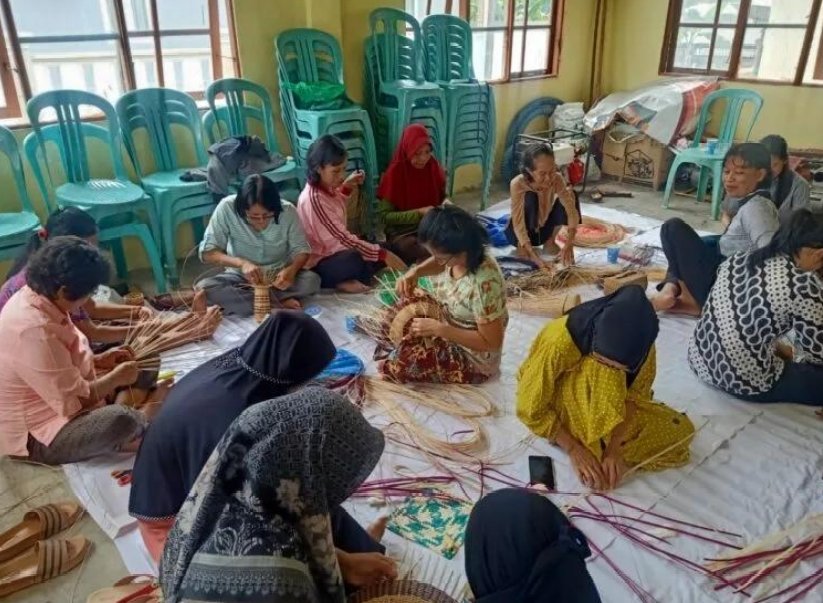 CAPTEN DUNHIL, Strategi Kecamatan Dusun Hilir Naikkan Nilai Jual Kerajinan Rotan Lokal Screenshot 2026 08 08 22 31 36 72 c37d74246d9c81aa0bb824b57eaf7062