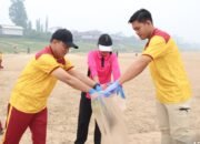 Polres Barsel Bersihkan Pinggiran Sungai Barito, Dukung Gerakan Indonesia ASRI
