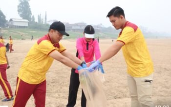 Polres Barsel Bersihkan Pinggiran Sungai Barito, Dukung Gerakan Indonesia ASRI Polres Barsel Bersihkan Pinggiran Sungai Barito, Dukung Gerakan Indonesia ASRI