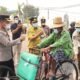 Kapolres Barsel Bersama Wabup Bagikan Masker Gratis di Tengah Kabut Asap