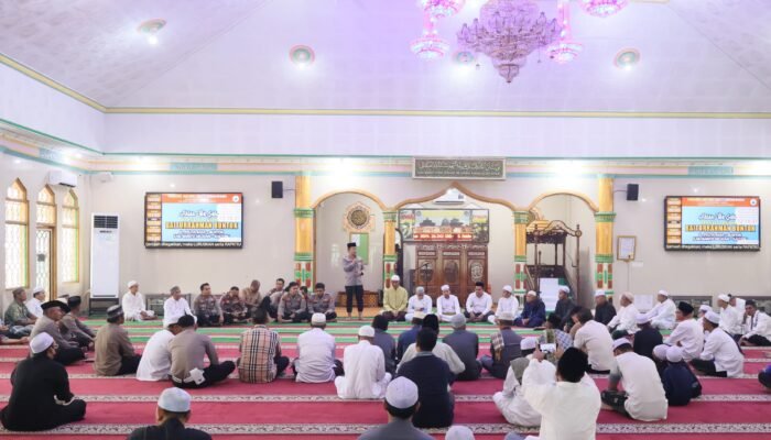 Jumat Curhat di Masjid Agung Baiturrahman Buntok, Kapolres Barsel Pamit