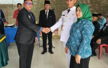 Camat Mentaya Hulu Pesan Kades PAW Baampah Prioritaskan Warga dan Cegah Karhutla Camat Mentaya Hulu Pesan Kades PAW Baampah Prioritaskan Warga dan Cegah Karhutla