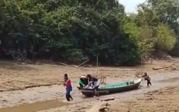 Kekeringan Ekstrem, Anak Sungai di Dusun Hilir Dangkal, Distribusi Barang Terganggu Kekeringan Ekstrem, Anak Sungai di Dusun Hilir Dangkal, Distribusi Barang Terganggu