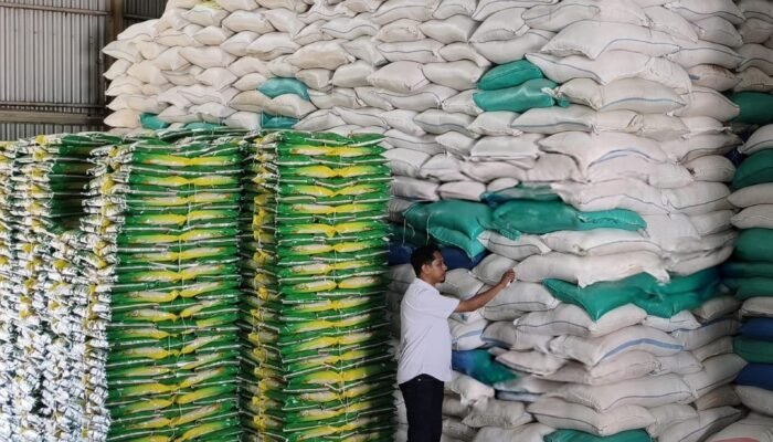 Stok Beras Bulog Barsel Aman hingga Desember, SPHP Rp56.500 per 5 Kilogram