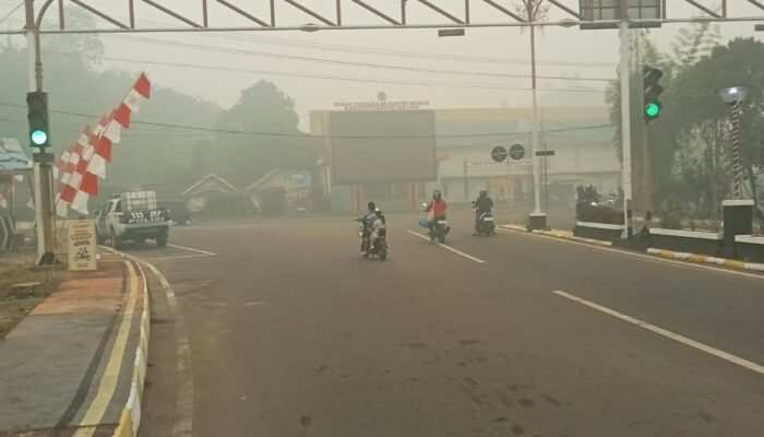 Traffic Light Simpang Tiga Kangkung Kembali Normal, Dishub Imbau Pengendara Waspadai Kabut Asap