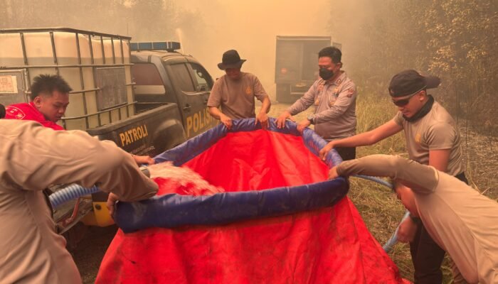 Kapolres Barsel Pimpin Pemadaman Karhutla di Madara dan Kalahien, Api Berhasil Dipadamkan