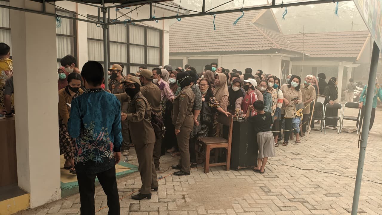 Warga Serbu Gerakan Pangan Murah di Tengah Kabut Asap Buntok IMG 20261015 WA0020
