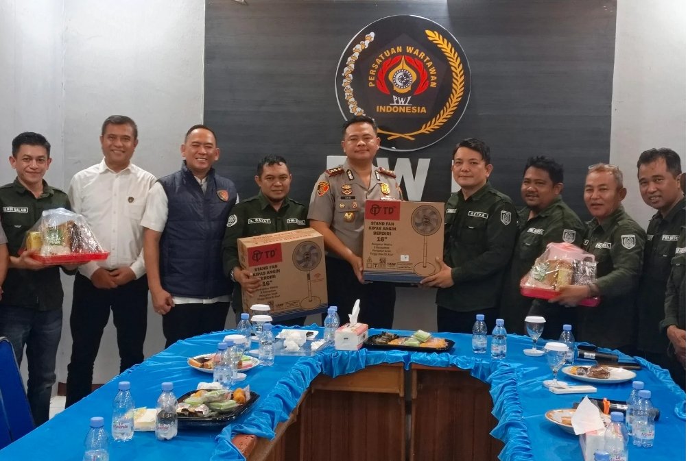 Kapolres Barsel Tegaskan Keterbukaan Informasi, Perkuat Sinergi dengan PWI Screenshot 2026 10 28 13 29 17 16 439a3fec0400f8974d35eed09a31f914